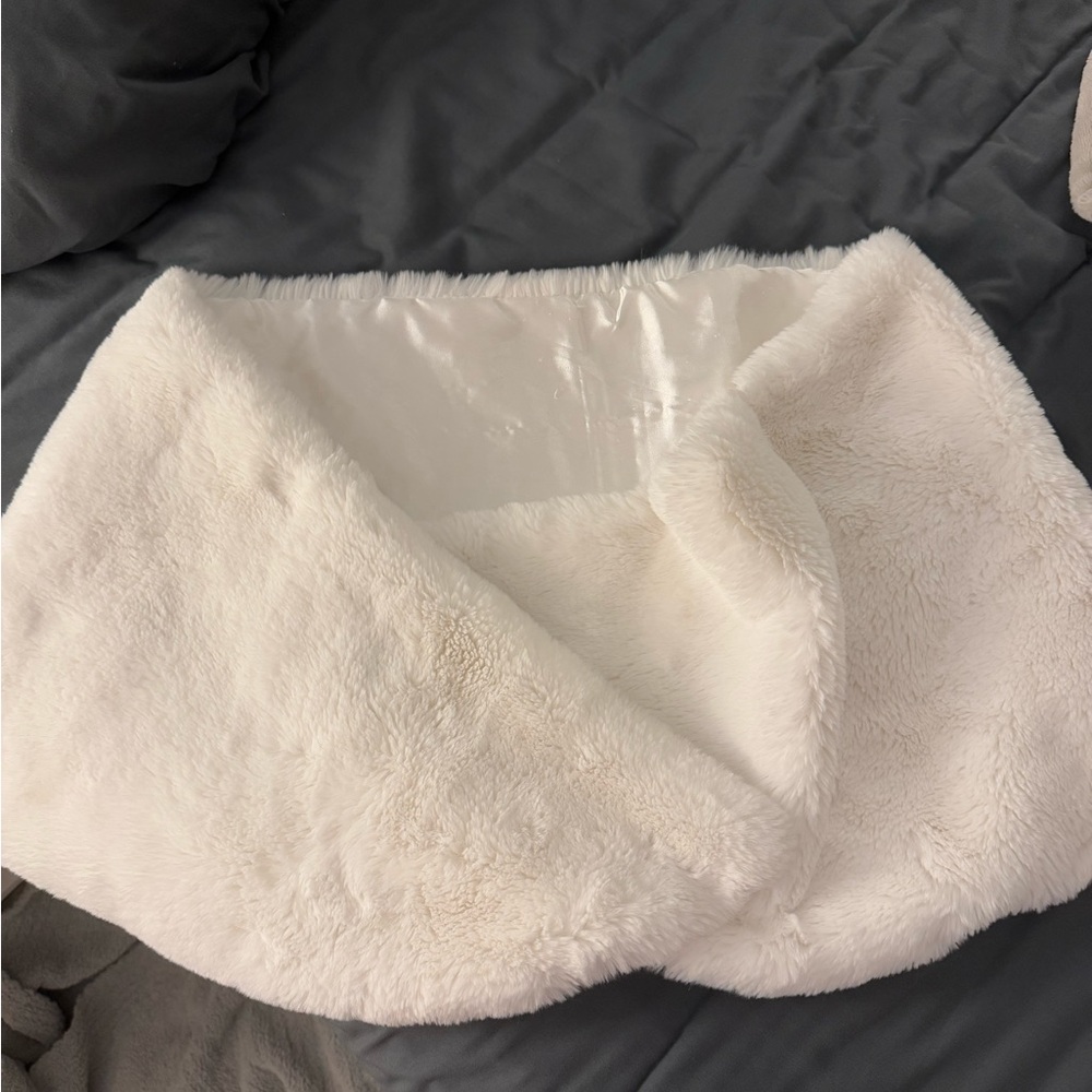 Elegant White Faux Fur Shawl